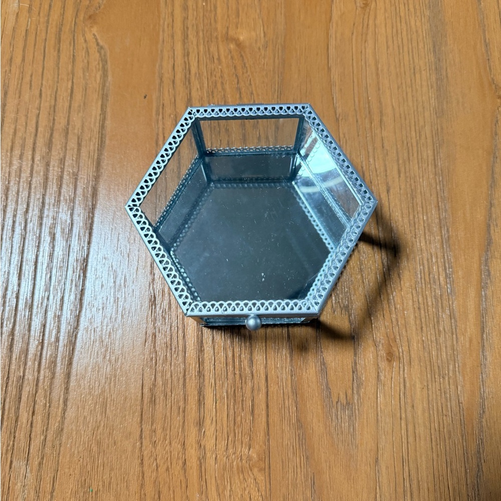 Jewelry box